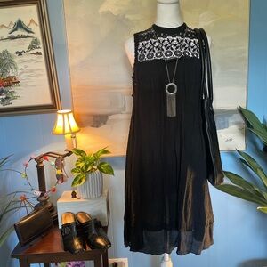 Elegant Black Midi Dress with Lace Detail